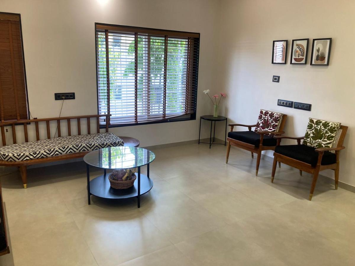 Apartment Stylish 2bhk Airbnb Retreat, Perfect For Families. Pune