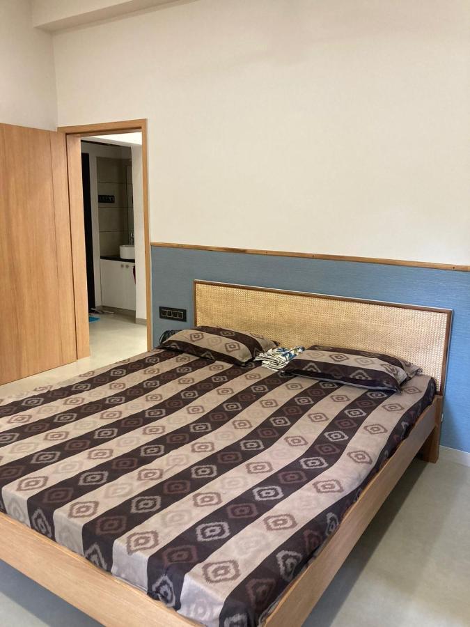 Apartment Stylish 2bhk Airbnb Retreat, Perfect For Families. *
